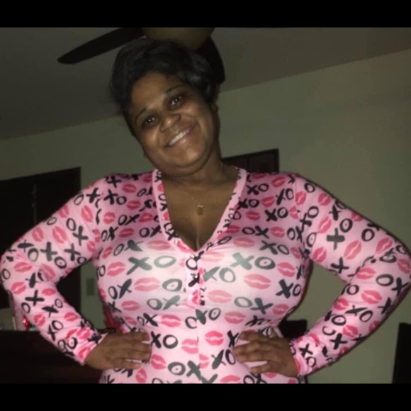 Meet your Posher, Tiffany - Picture 2 of 2